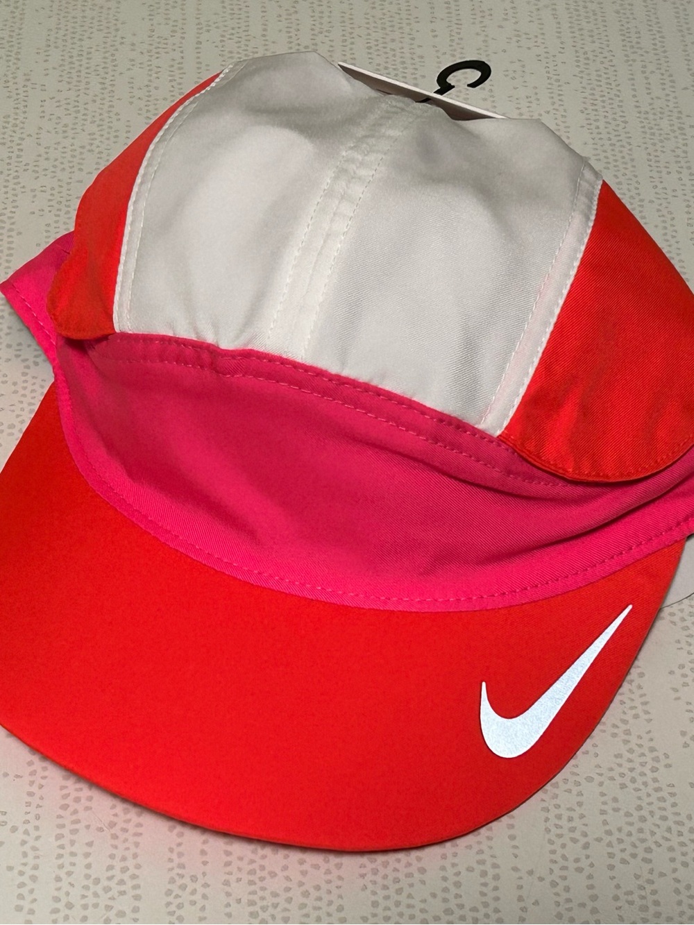Nike Tailwind Running Cap in Red, Pink, White
